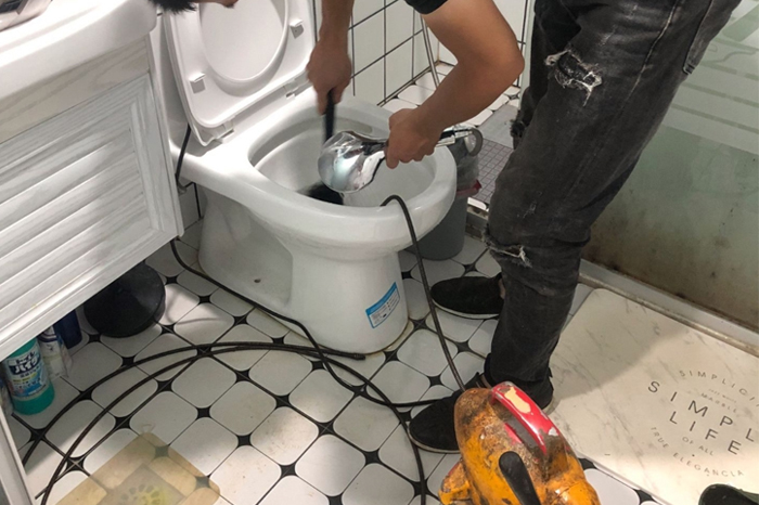 赣榆马桶堵塞自己疏通还是找师傅？专业上门服务让你省时更省心